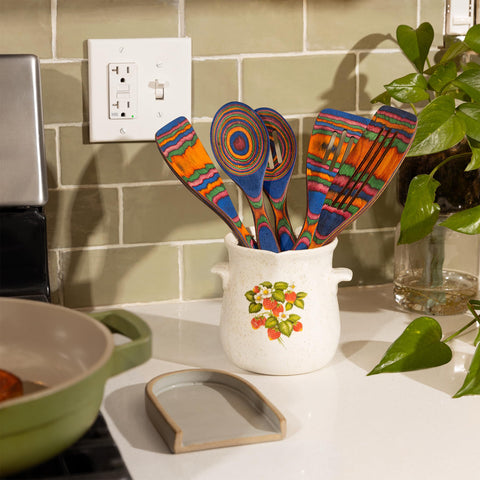 Home Beets heat-resistant tools for high-heat cooking and stirring.