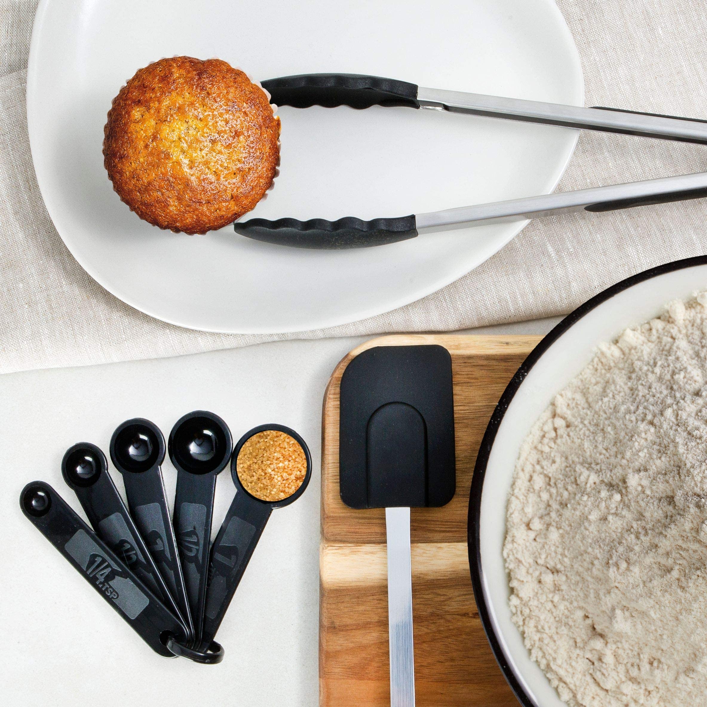 Home Hero measuring cups and spoons set in stainless steel for precise measuring.