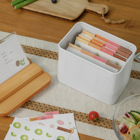 HOME PALETTE lid slot holds frame or phone for hands-free viewing.