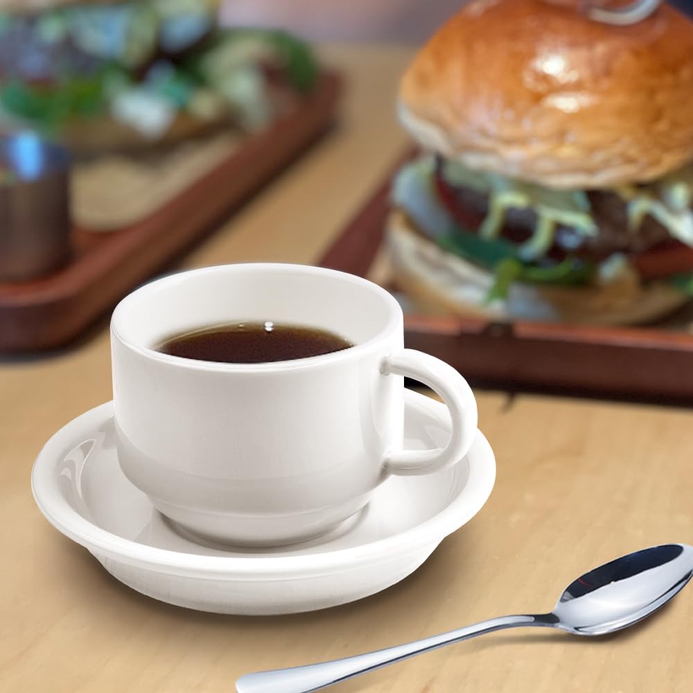 HomEdge cup in hand demonstrates heat-resistant comfort during pour