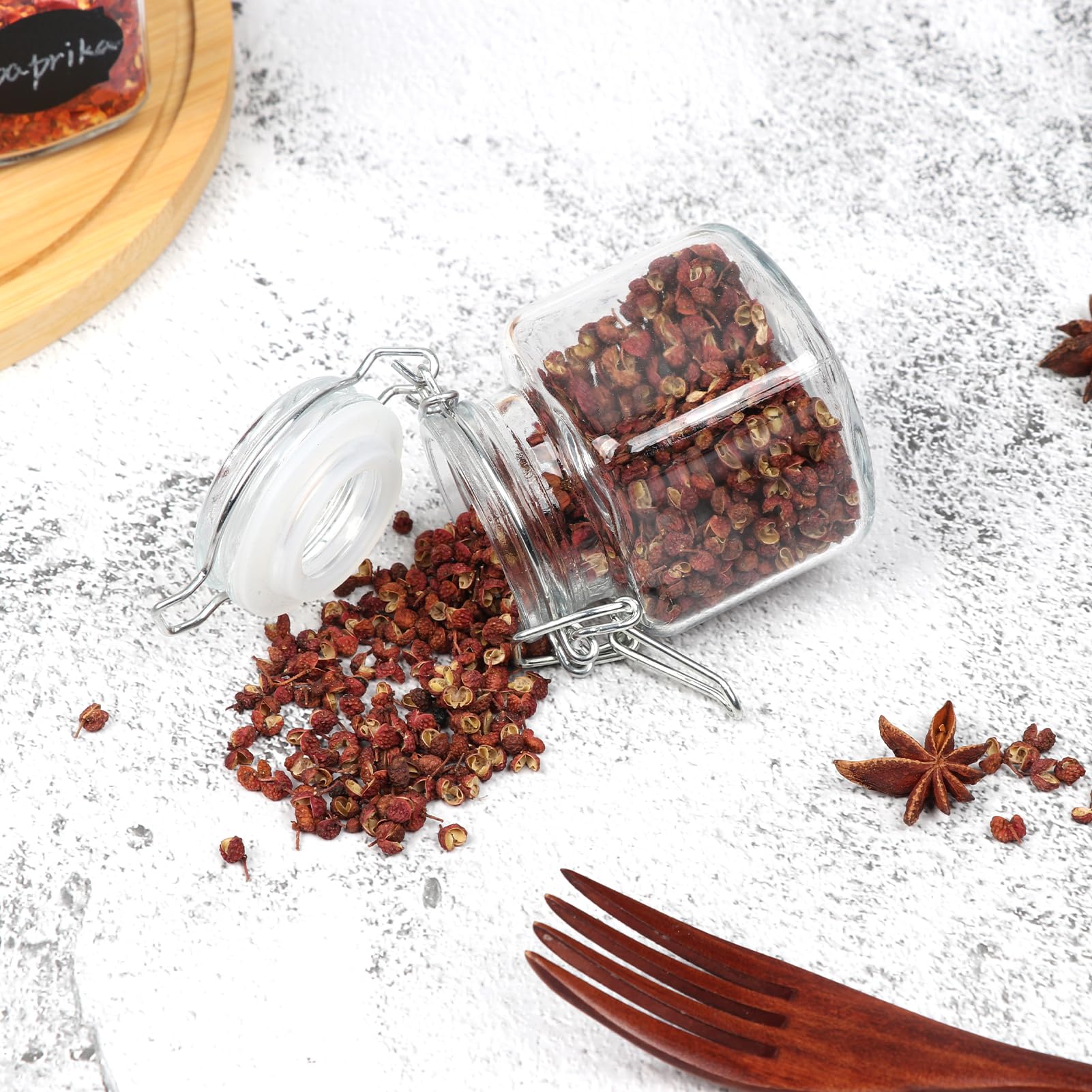 Ideal for storing jams, teas, spices and herbs.