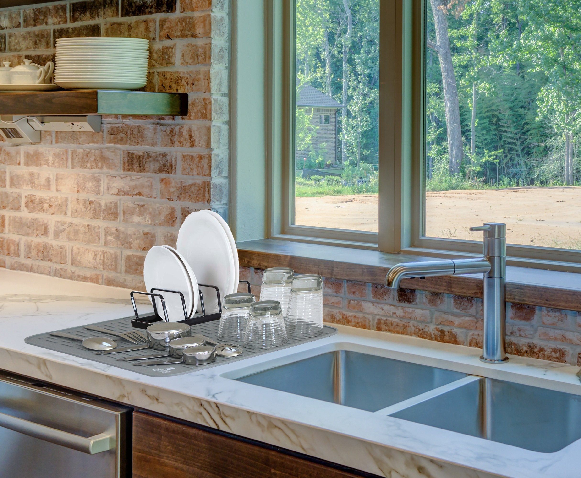 Homeway Essentials large silicone mat supports efficient air drying after meals.