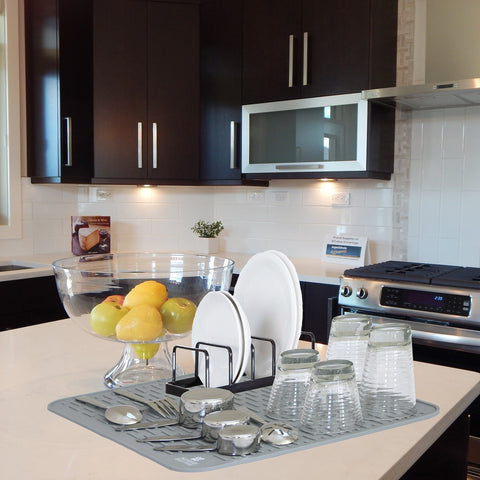 Homeway Essentials silicone trivet feature protects counters from hot pots up to 450 degrees Fahrenheit.