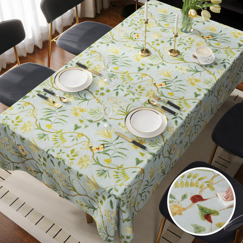 HOMOHEINI leaves-pattern tablecloth protects surfaces during holidays.