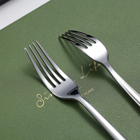 HOMQUEN gift-ready flatware set ideal for weddings and housewarmings.