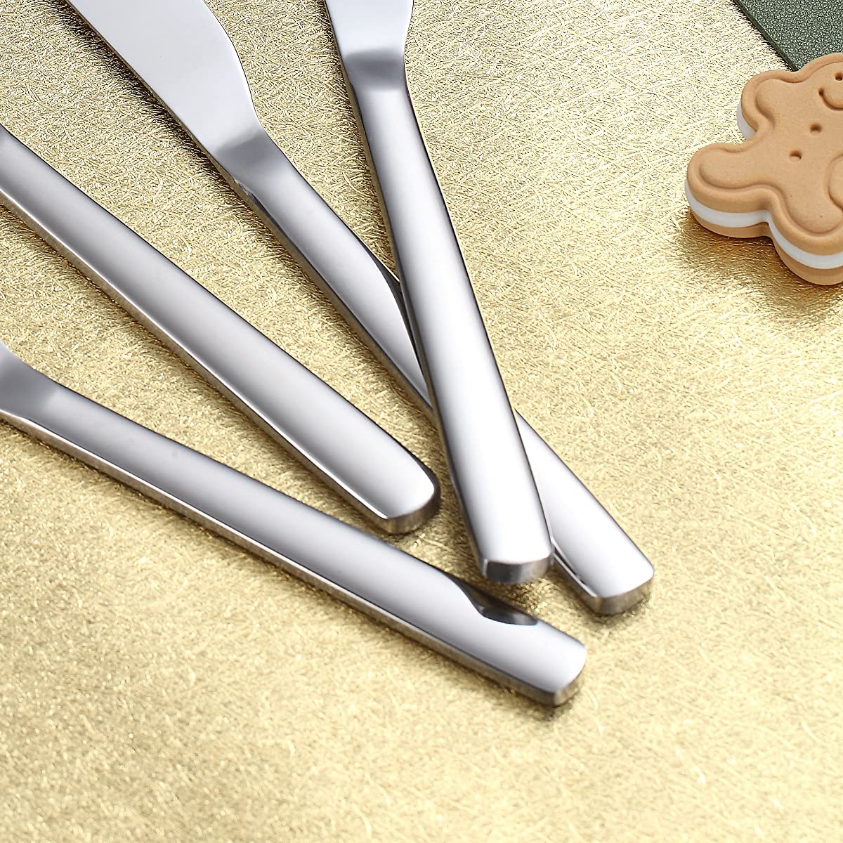 HOMQUEN long-lasting heavy-duty flatware for everyday use.