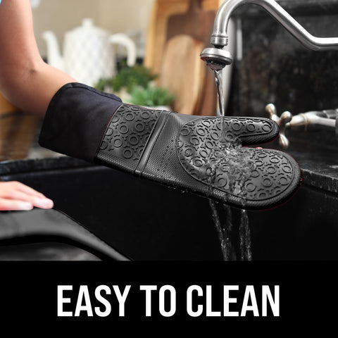 HOMWE BPA-free silicone gloves provide waterproof protection near grills