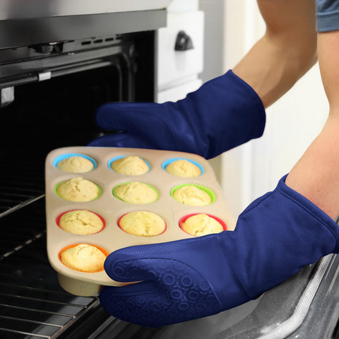 HOMWE oven mitt: versatile for grilling and oven tasks.