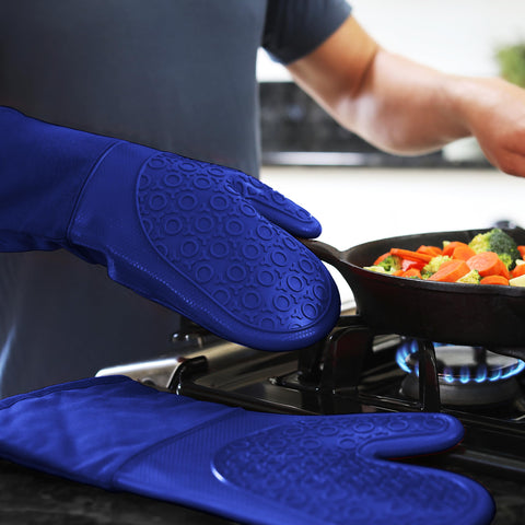 HOMWE royal blue silicone mitt provides stylish, durable kitchen protection.