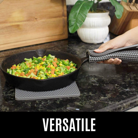HOMWE mitts with long wrist coverage protecting hands during cooking