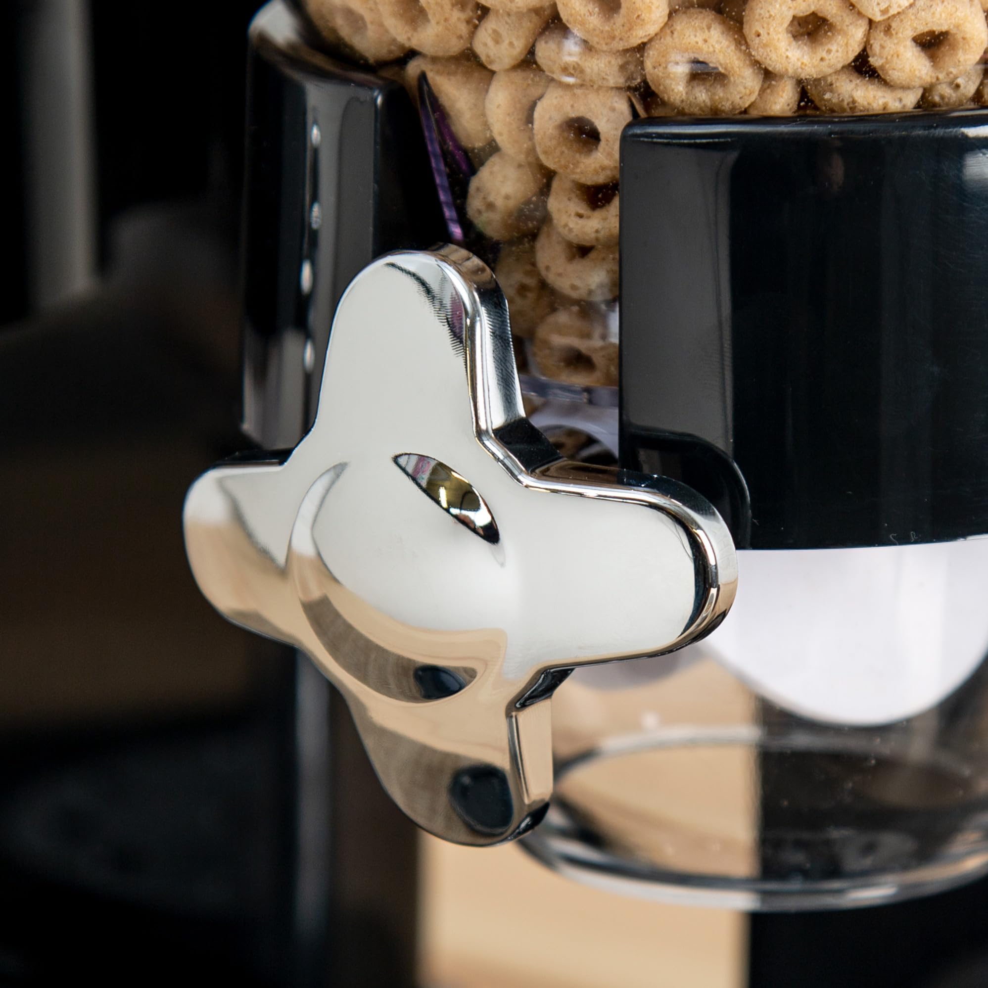 Honey-Can-Do Zevro removable bottom tray enables quick cleanup after refills