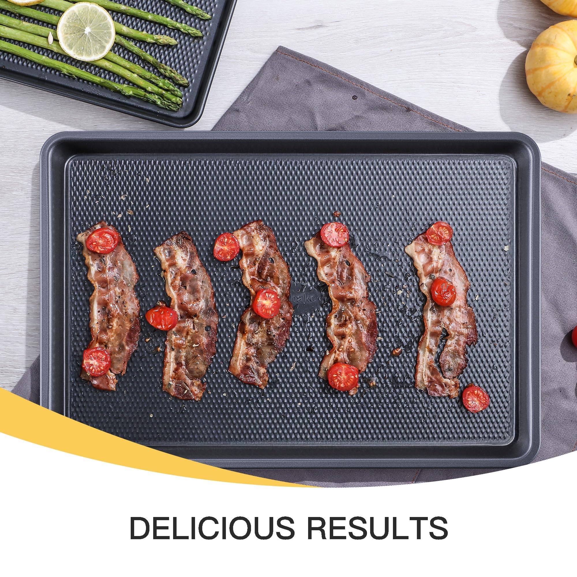 HONGBAKE dark grey pan adds subtle table elegance.