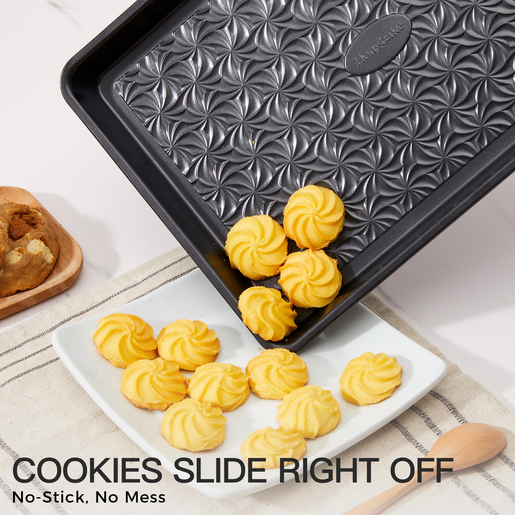 Hongbake jelly-roll pan provides wide coverage for jelly rolls and roasted veggies