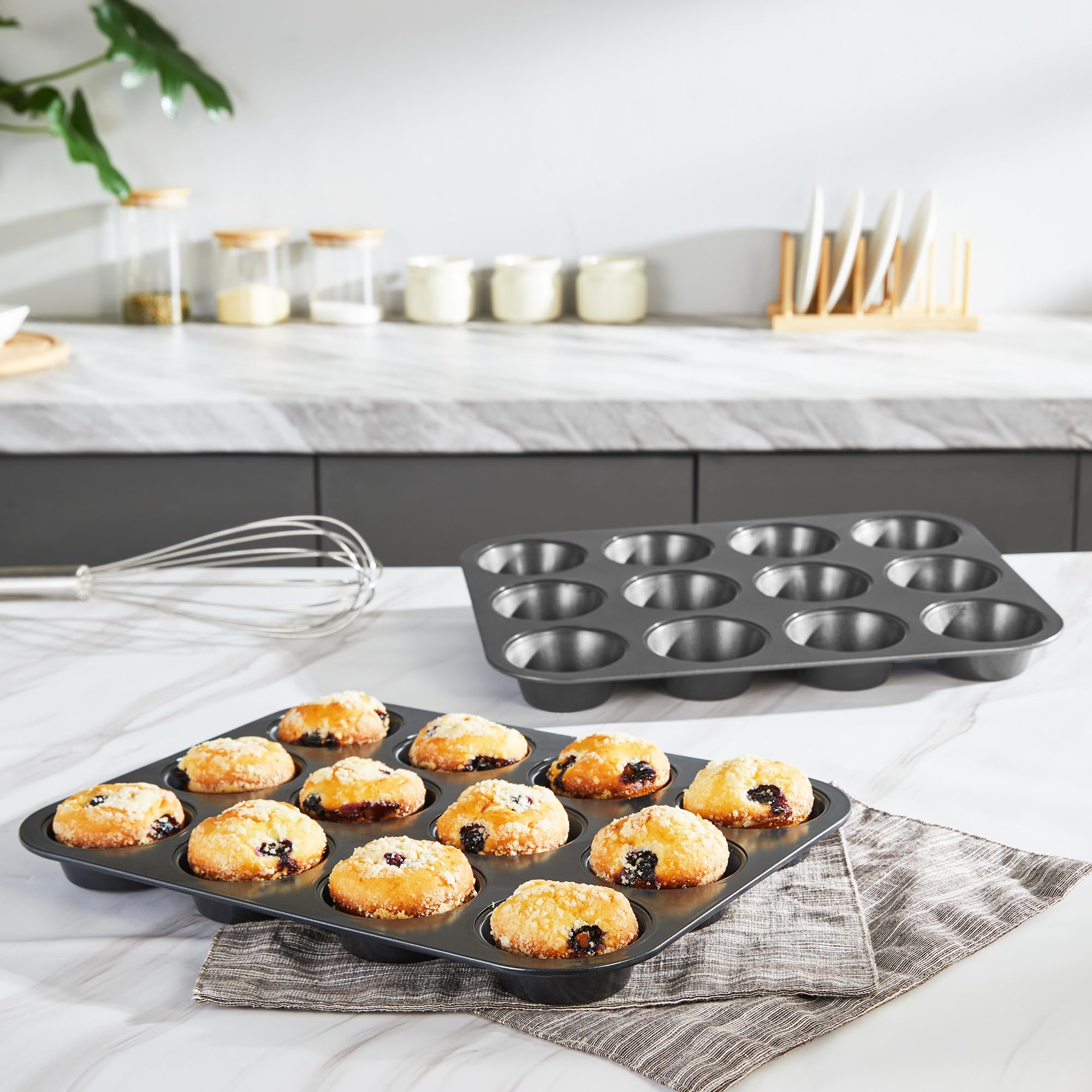 HONGBAKE nonstick coating ensures smooth release and simple cleanup.