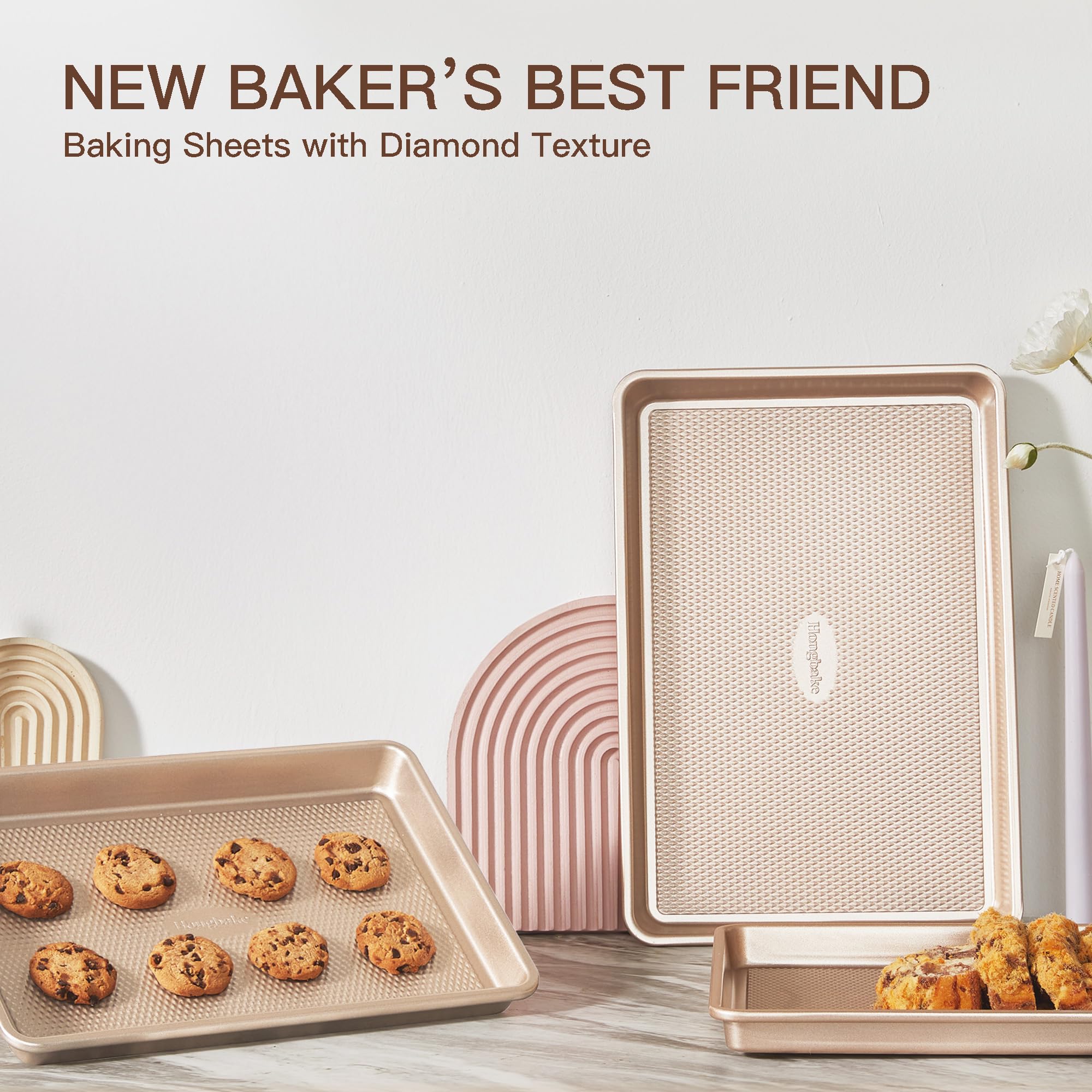 HONGBAKE 3-piece baking sheet set ready for cookies, rolls, and roasts.