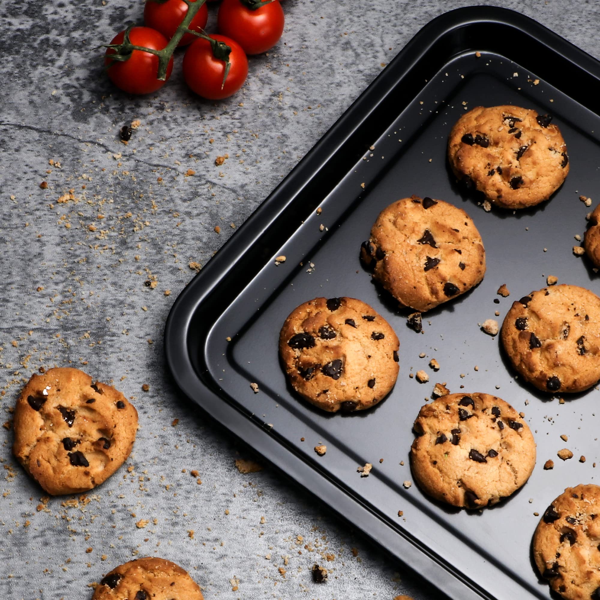 HONGBAKE quarter sheet pan shows 27% thicker carbon steel for stable heat distribution.
