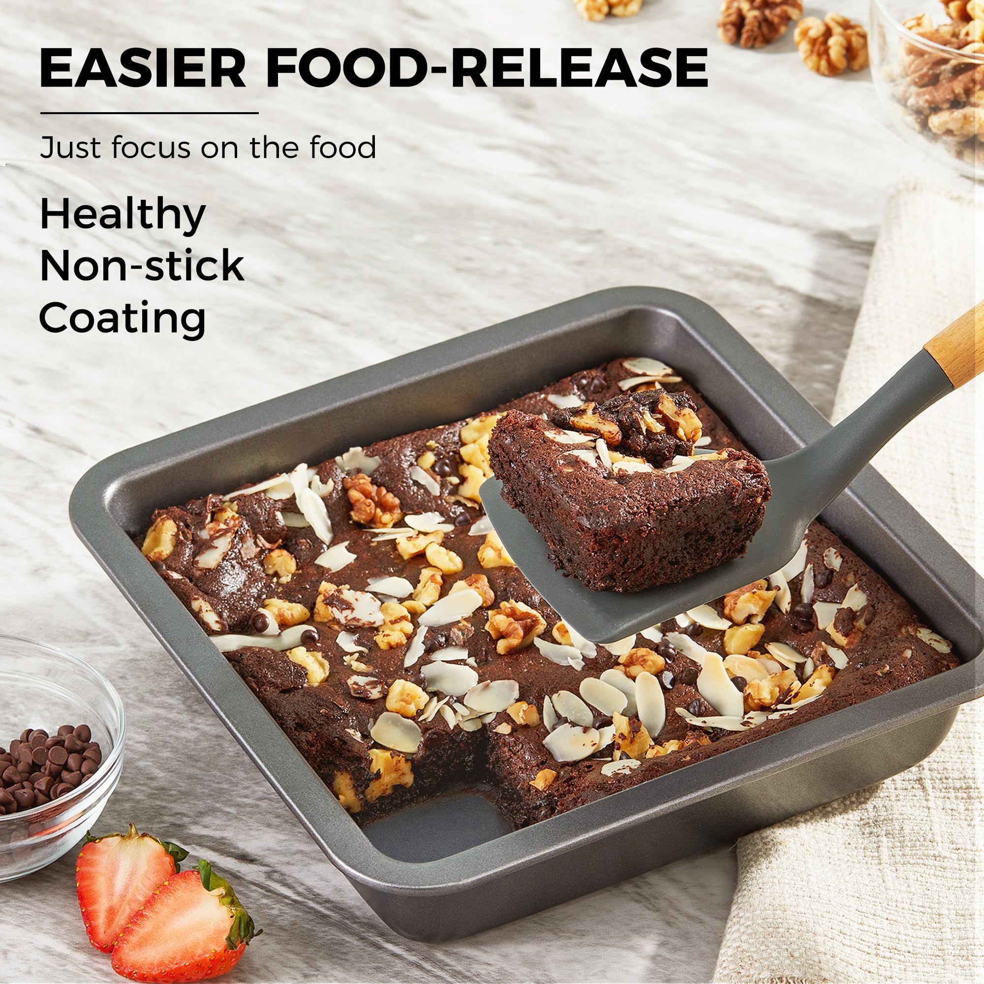 HONGBAKE square pan wide grips demonstrate easy handling and secure grip.