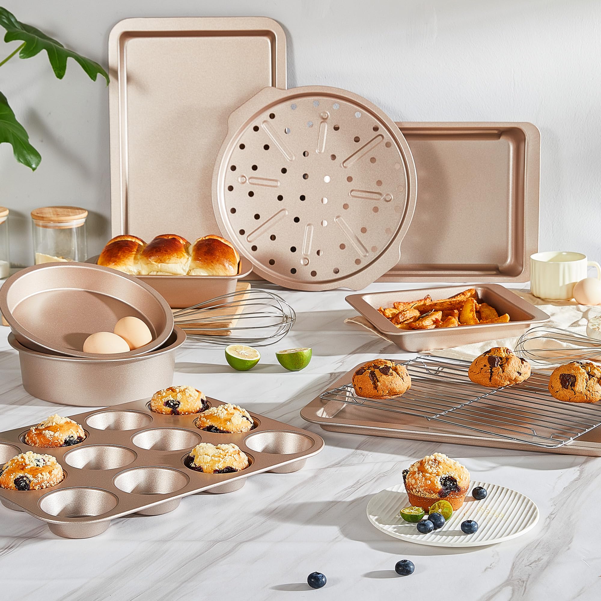 Hongbake bakeware stackable design saves cabinet space and keeps pans organized.
