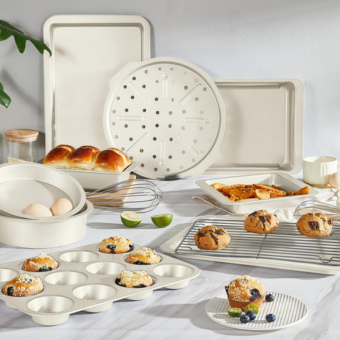 HONGBAKE wider grips provide secure handling for all ages while baking.