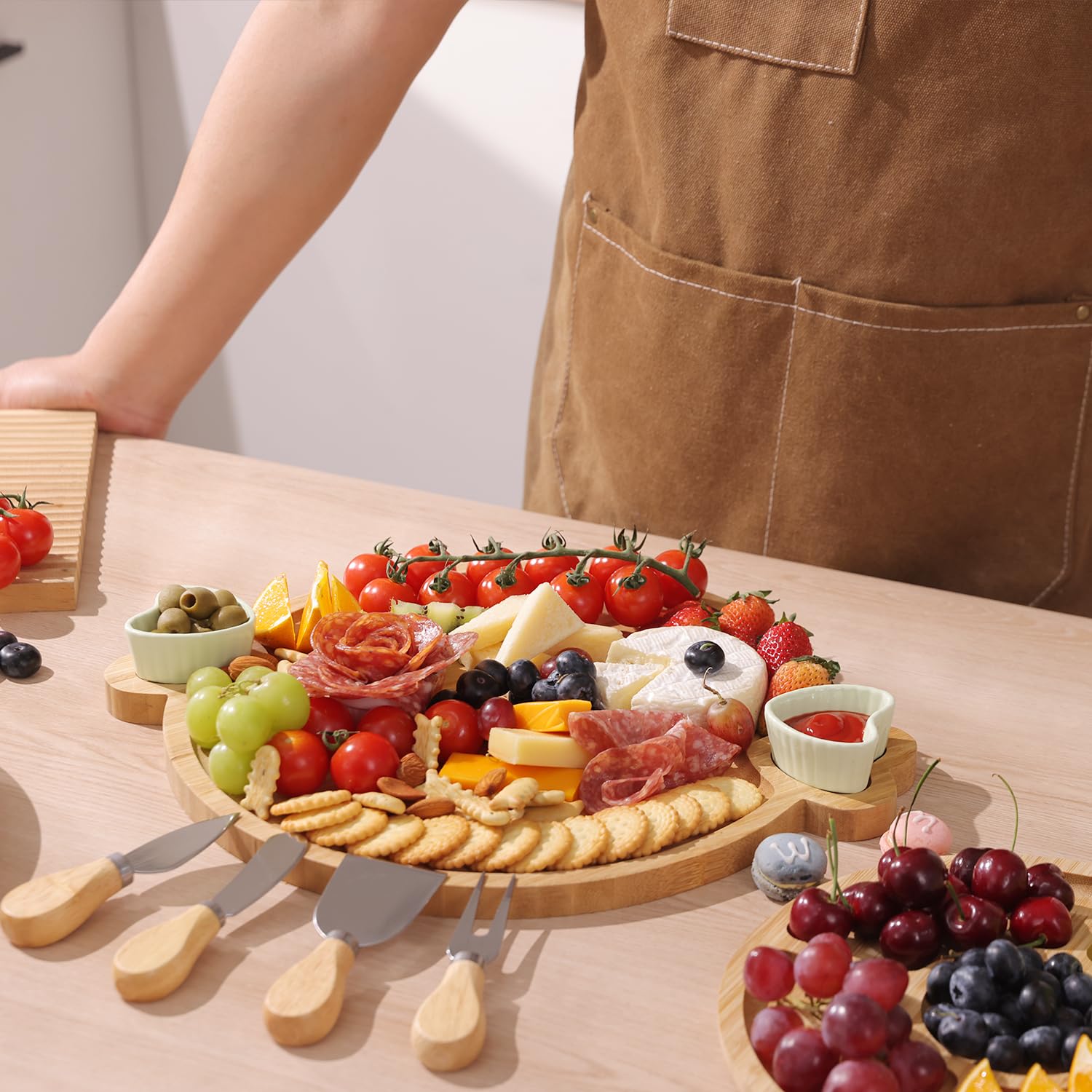 Hongsane housewarming gift pack presents a thoughtful, ready-to-use entertaining solution.