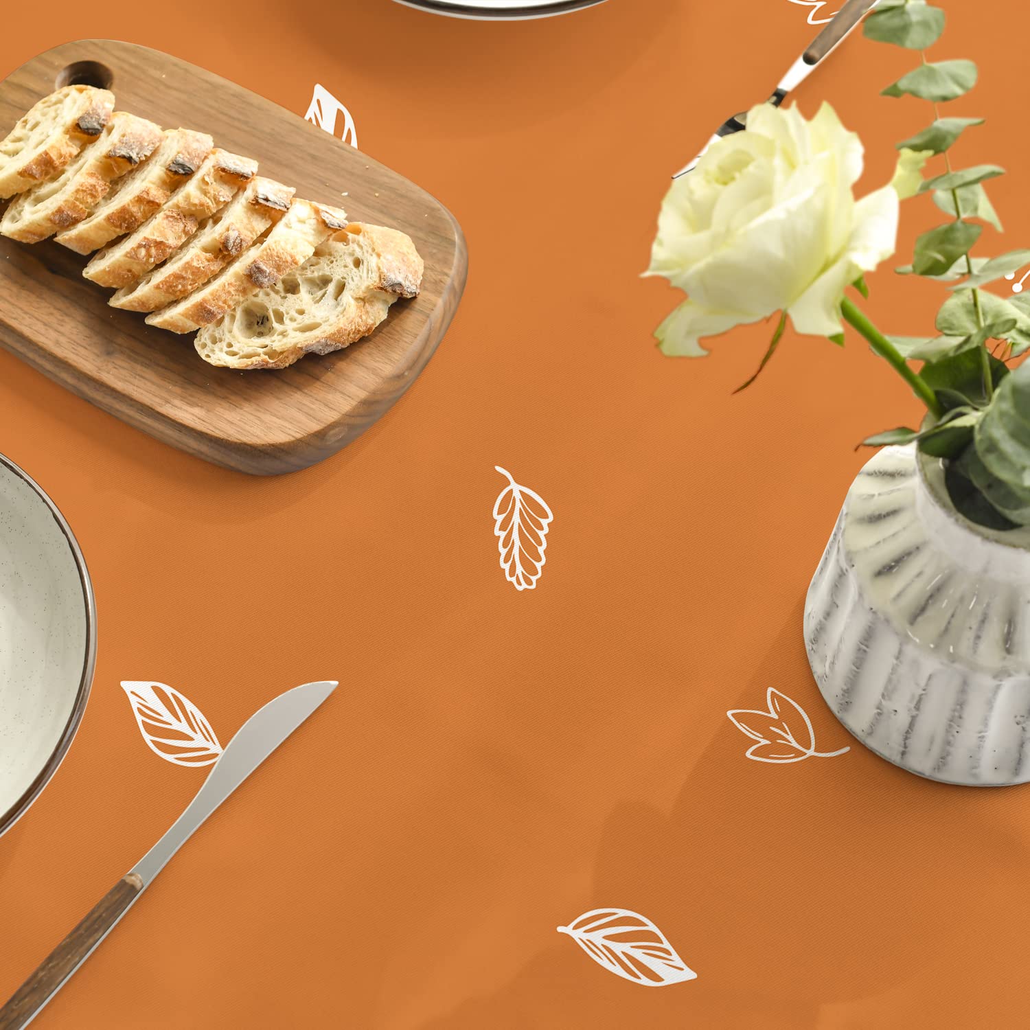 Horaldaily durable stitching protects surfaces during meals and celebrations.