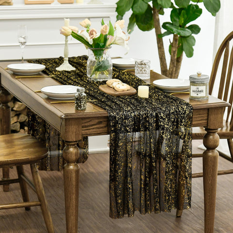 Horaldaily golden sequin detail adds glow to festive dining.