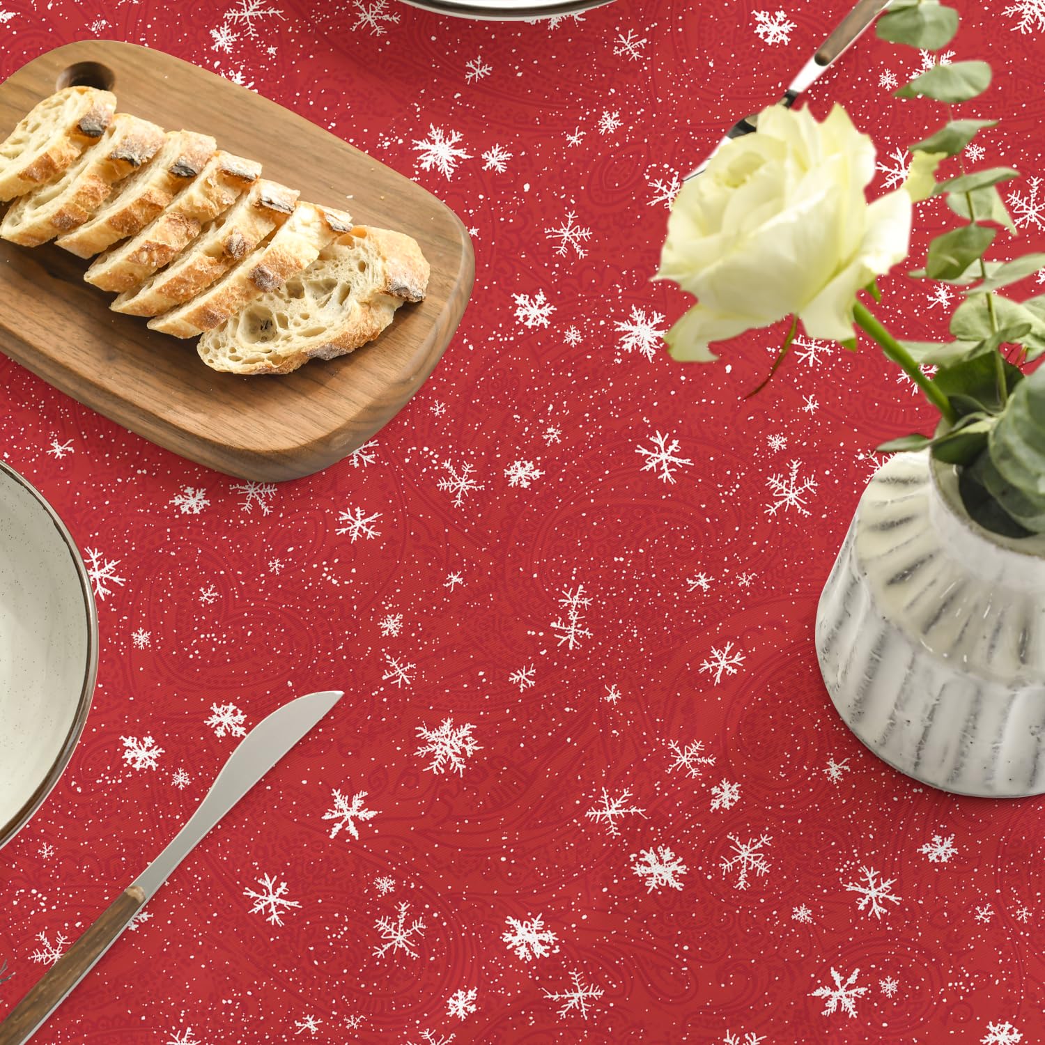 Horaldaily wash-safe holiday tablecover offers easy cleaning after meals.