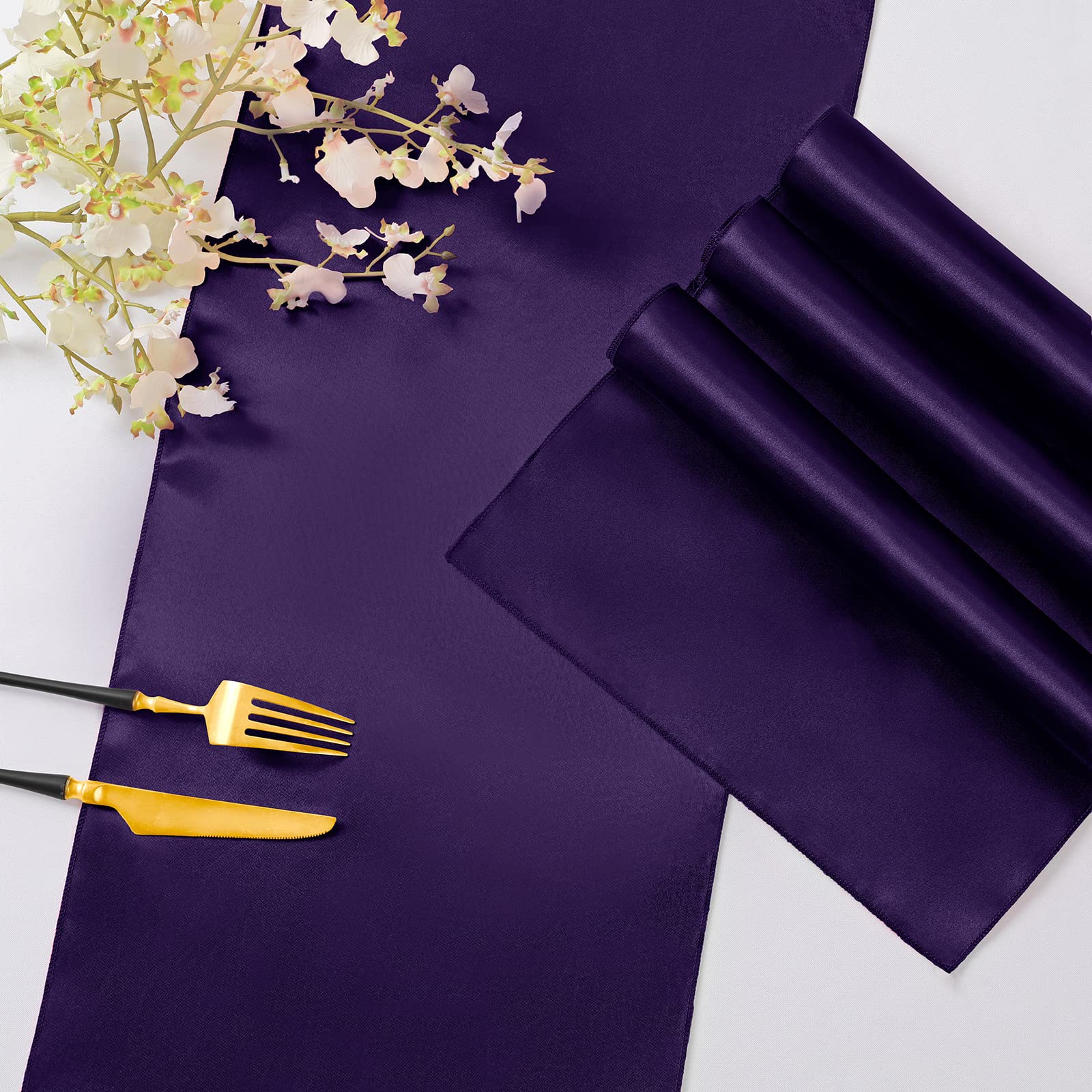 Horbaunal easy-care table runner cleans easily and resists wrinkles.