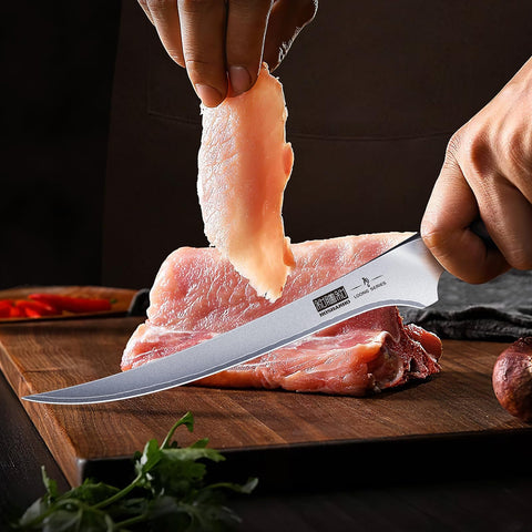 HOSHANHO flexible blade adapts to fish contours for easier slicing.