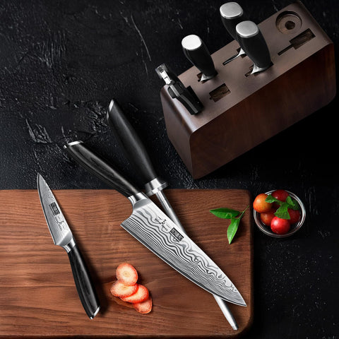 HOSHANHO kitchen scissors and sharpening rod simplify maintenance between uses.