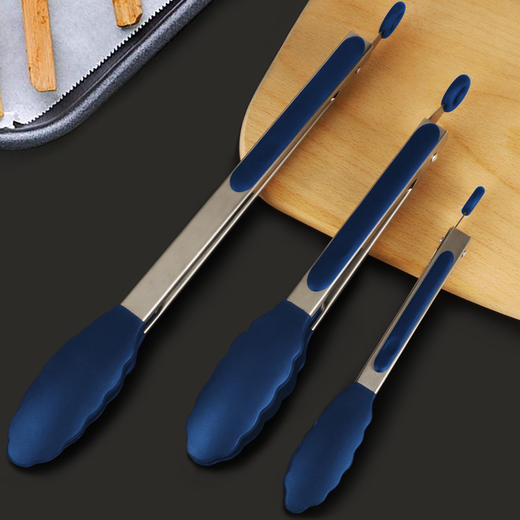 HOTEC handle cushion demonstrates comfortable grip during extended cooking.