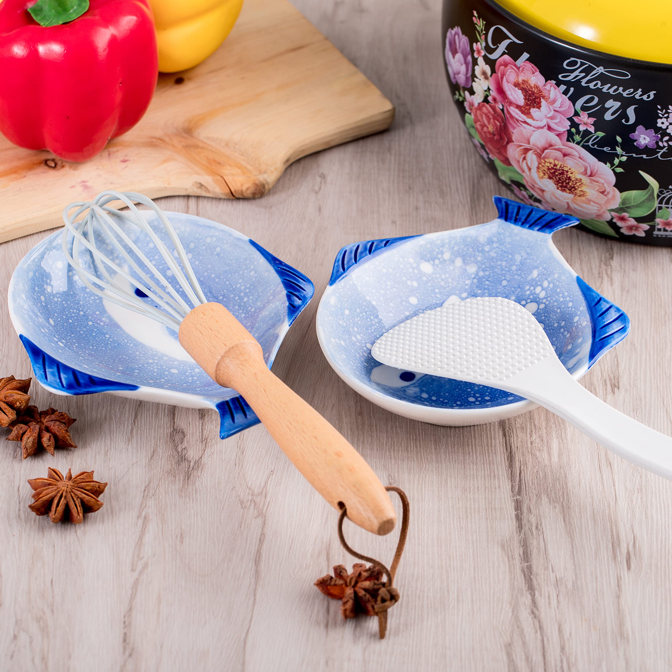 HPYNPES stovetop spoon holder protects counters during cooking.