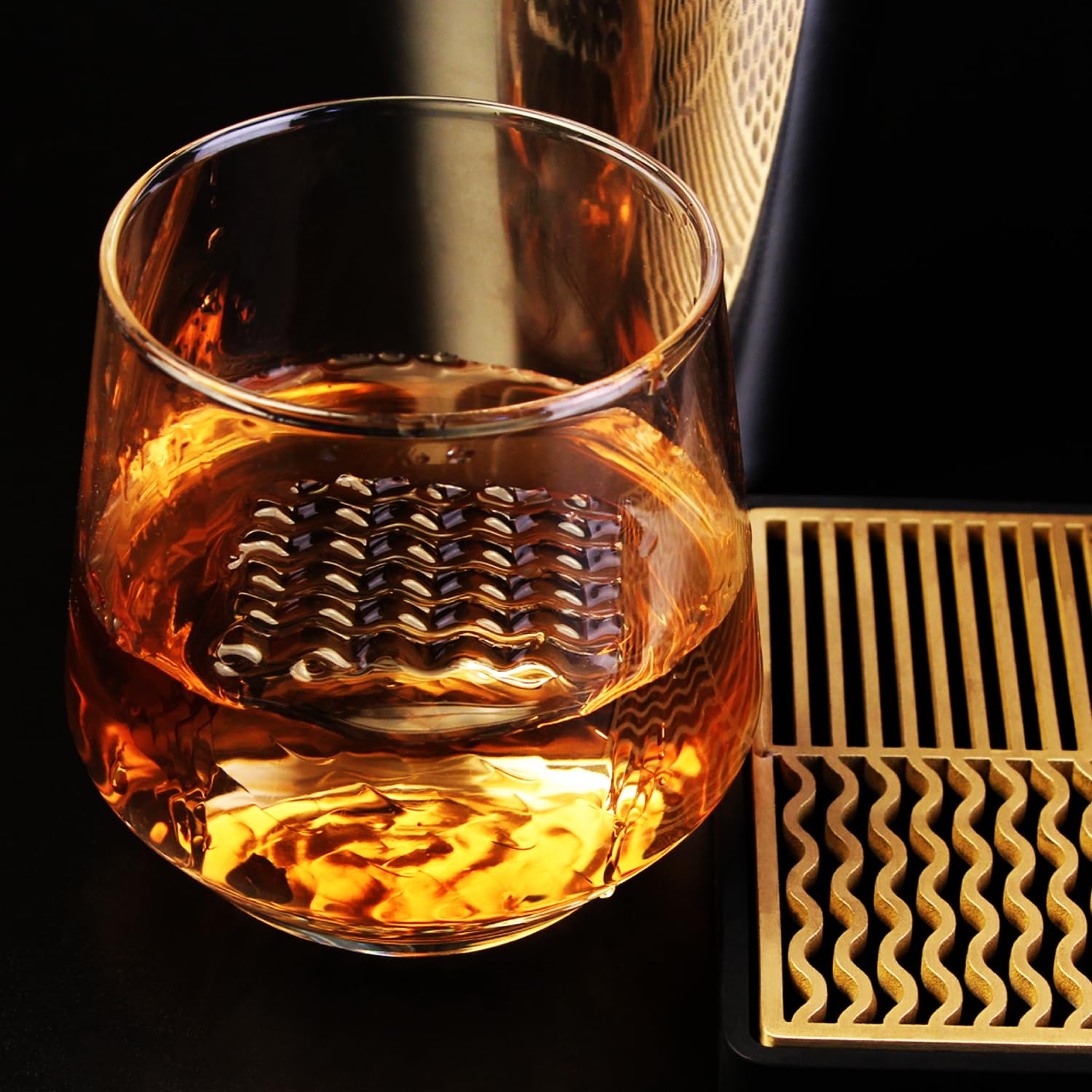 HRCOYES brass stamp elevates party presentations with creative ice designs.