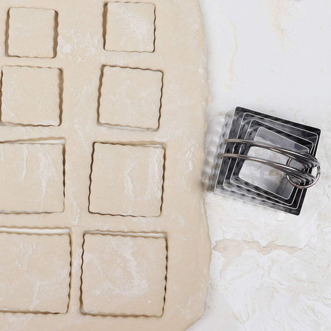 HULISEN easy-to-use cutters slice through dough with less effort.