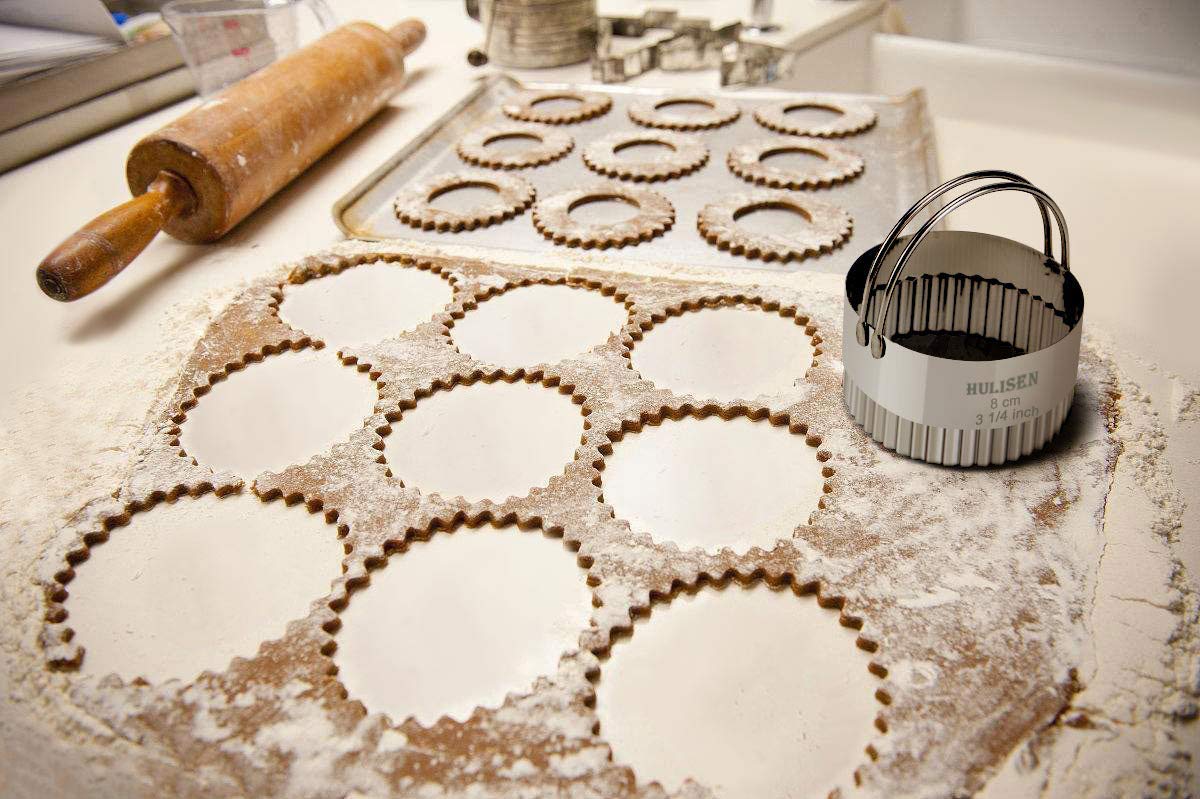 HULISEN cutters with measurements for size accuracy during baking