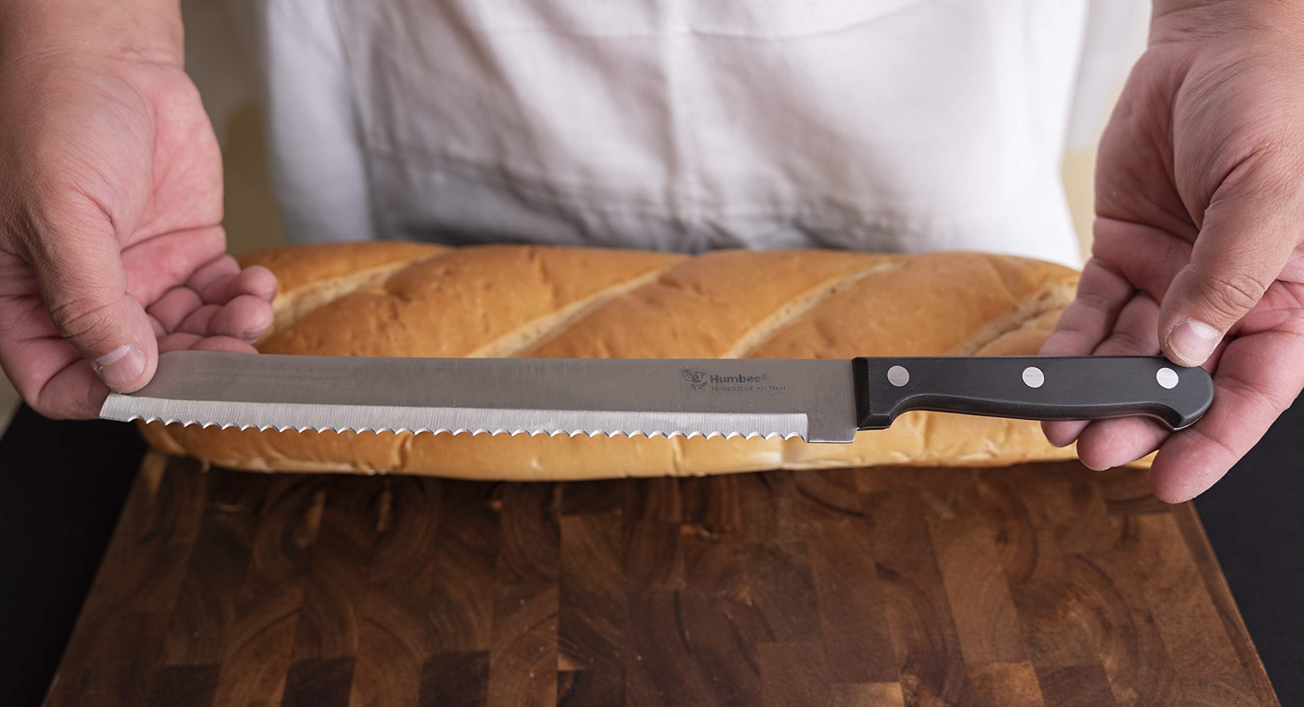 Humbee crust-slicing action demonstrates precise cuts without crushing bread.
