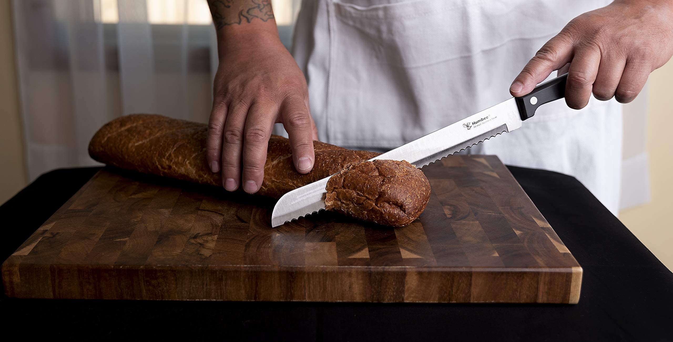 Humbee ergonomic Polyoxymethelene handle provides secure grip during bread cutting.