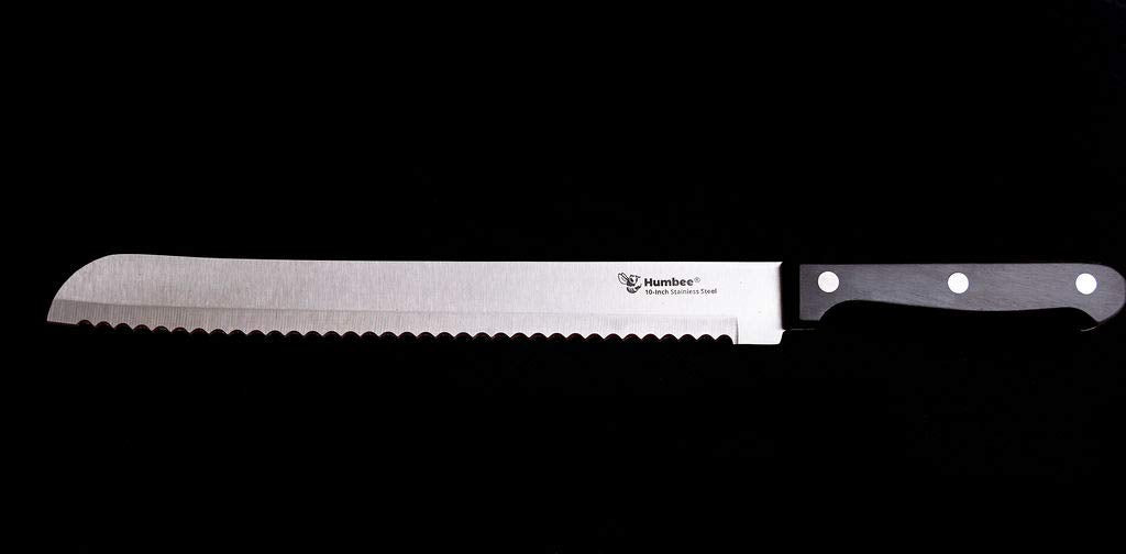 Humbee serrated edge closeup shows durable stainless steel and sharp performance.