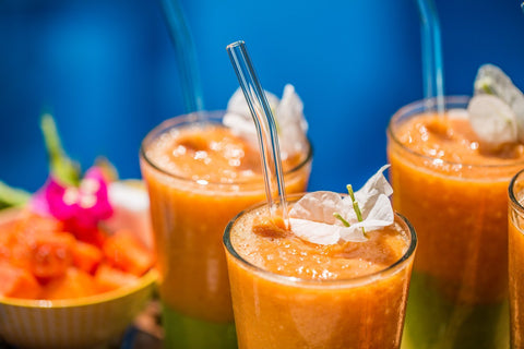 Hummingbird Glass Straws clear bent design enhances beverage presentation.