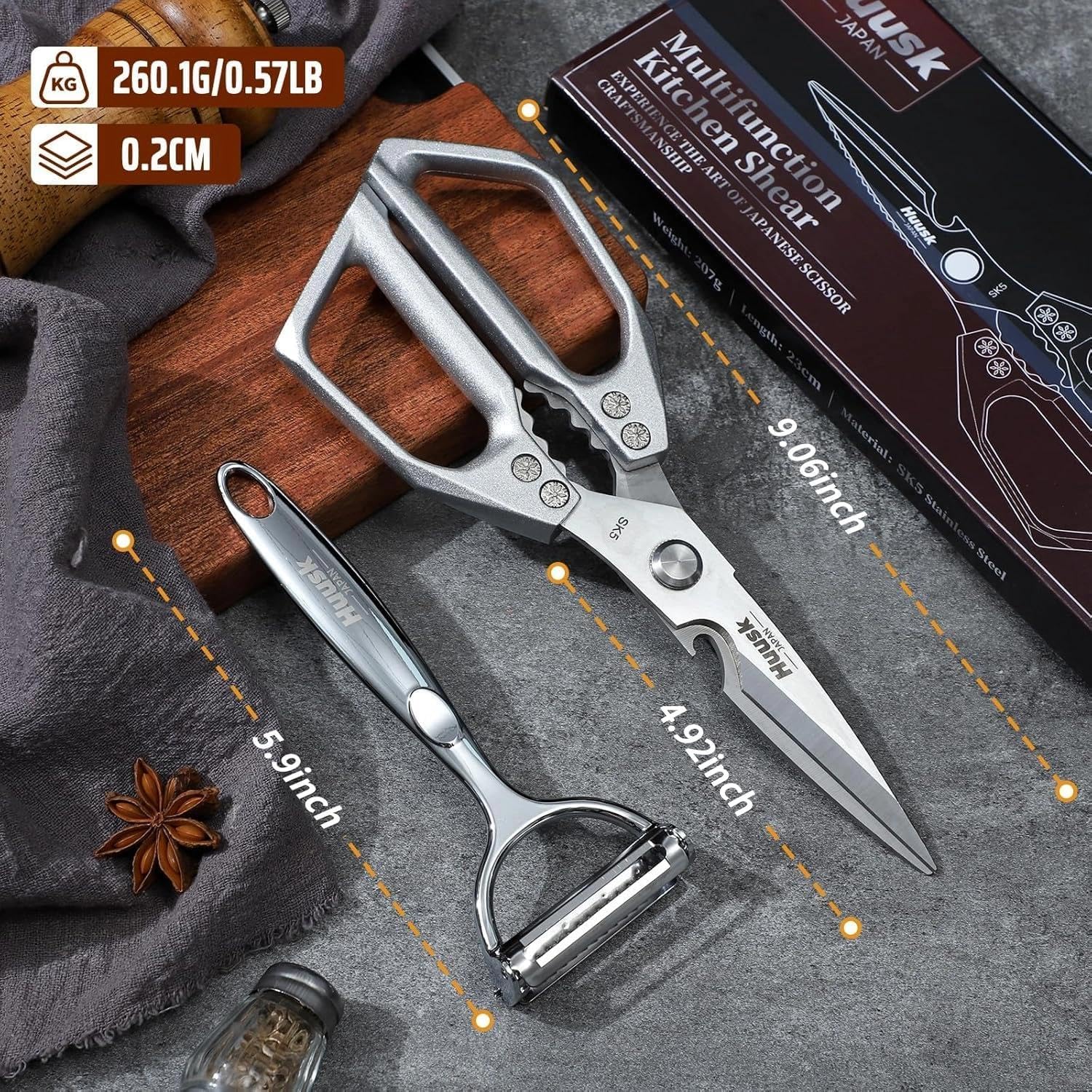 Huusk ergonomic handles designed for comfortable, left- and right-handed use.