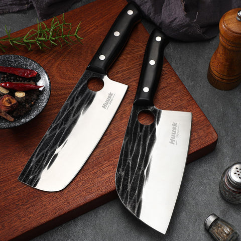 Huusk Viking knife with ergonomic grip for control