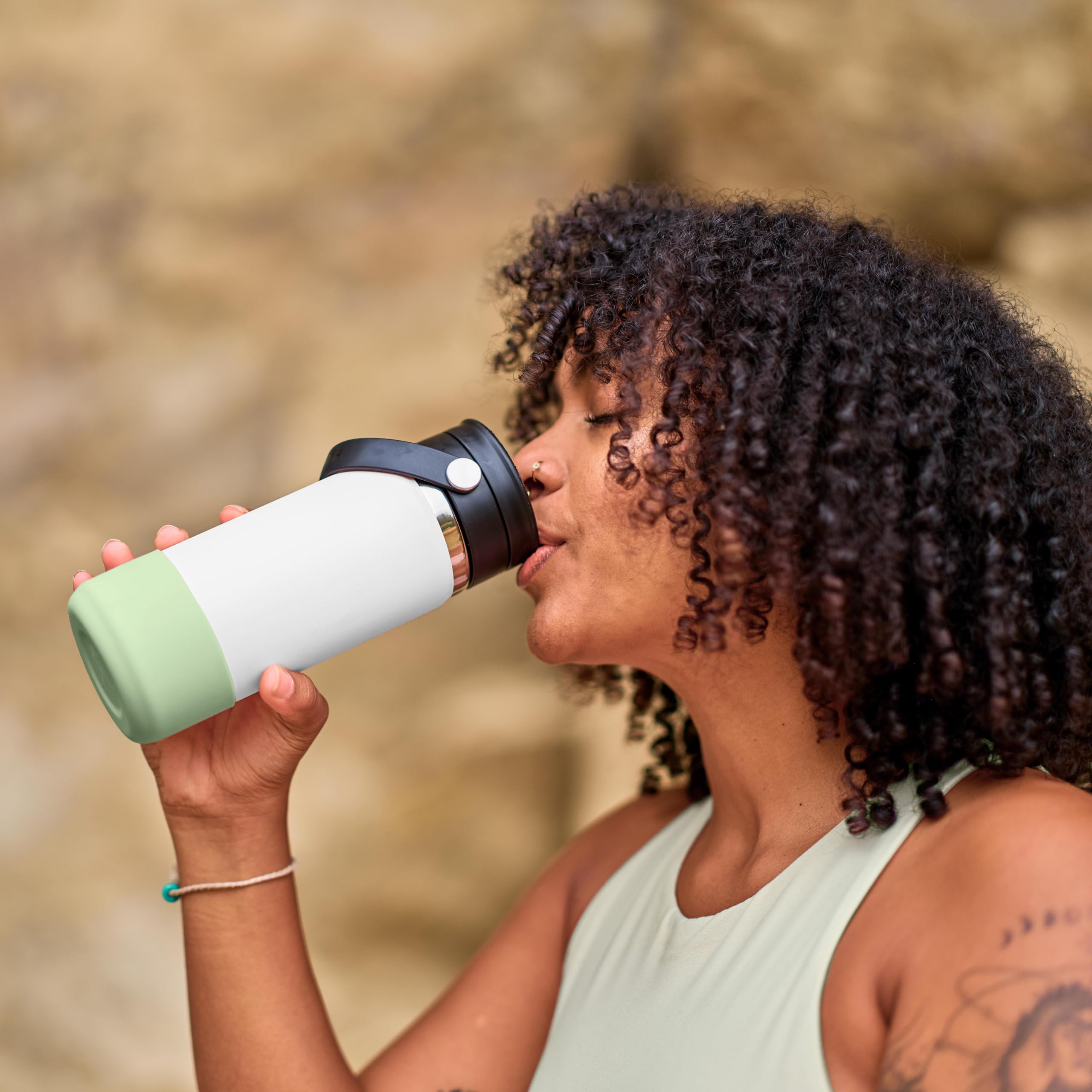 Hydro Flask dishwasher-safe bottle makes cleaning quick and simple.