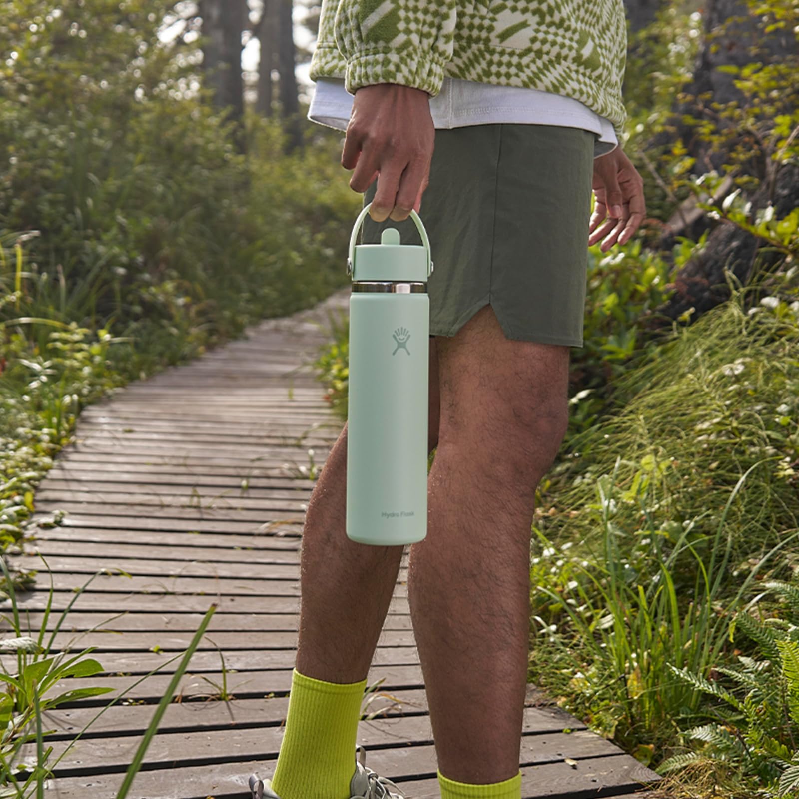 Hydro Flask Flex Straw Cap shown closed for leakproof portability.