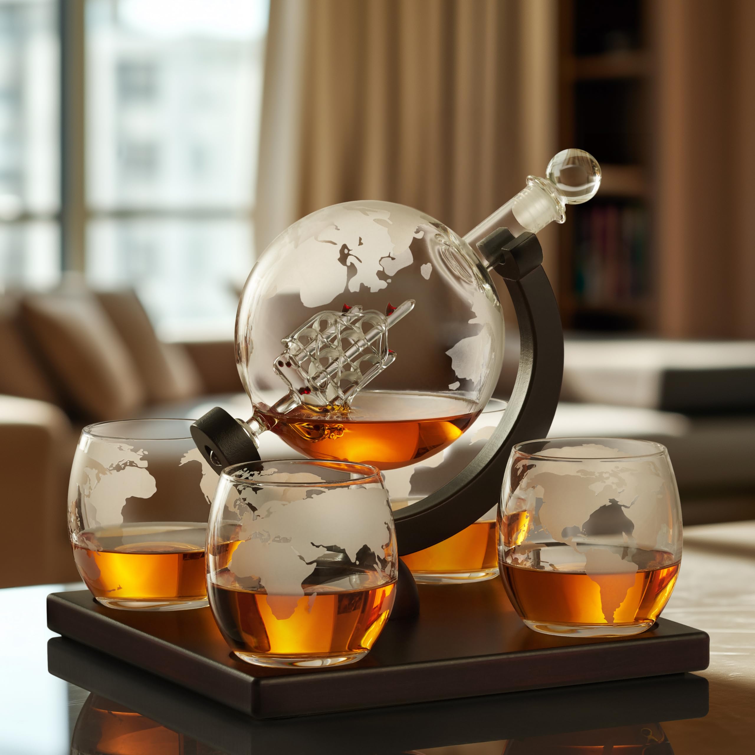 Hydro Gizmos crystal-clear decanter showcases spirits with elegant clarity.