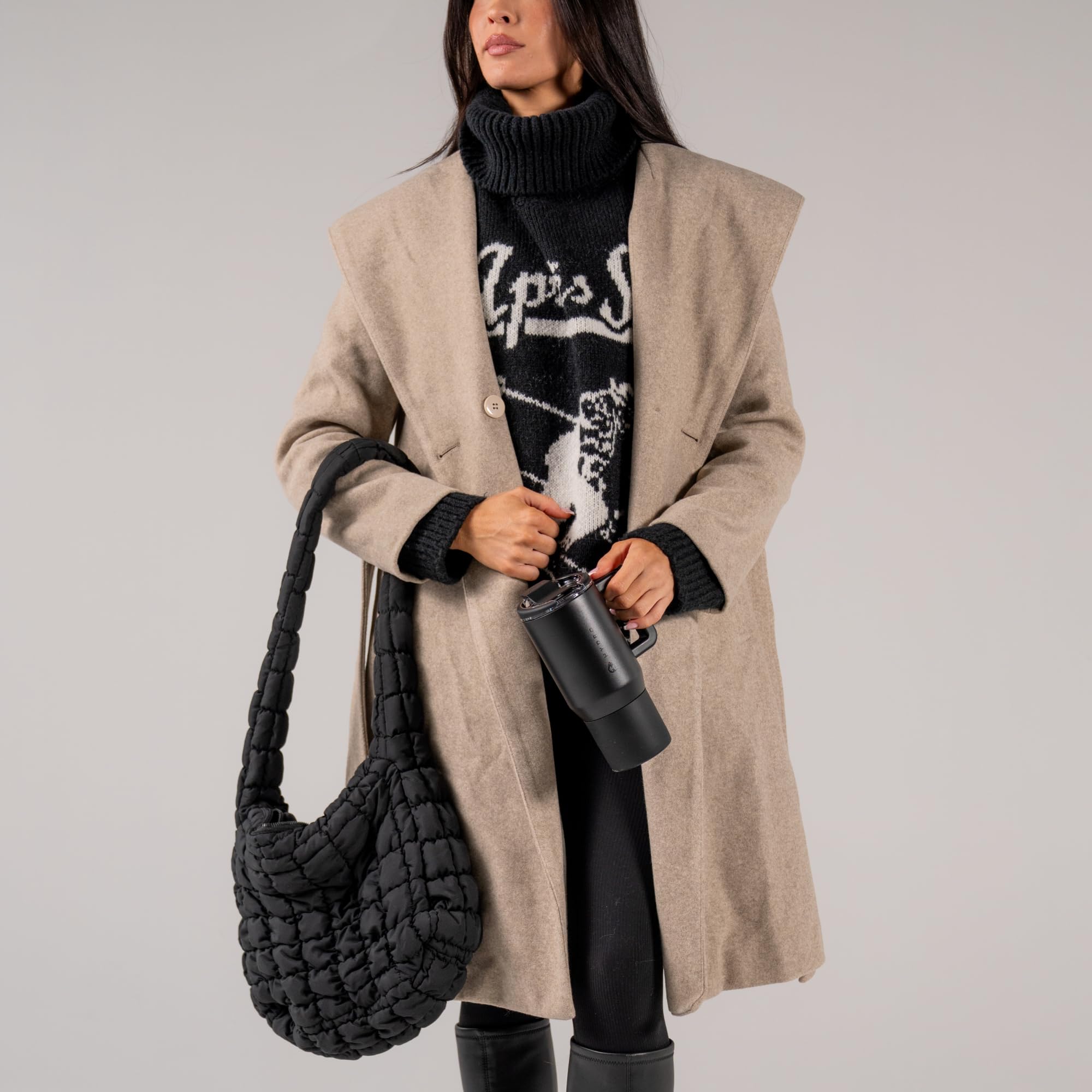 HydroJug Coffee Traveler 20oz easy-grip handle for comfortable use.