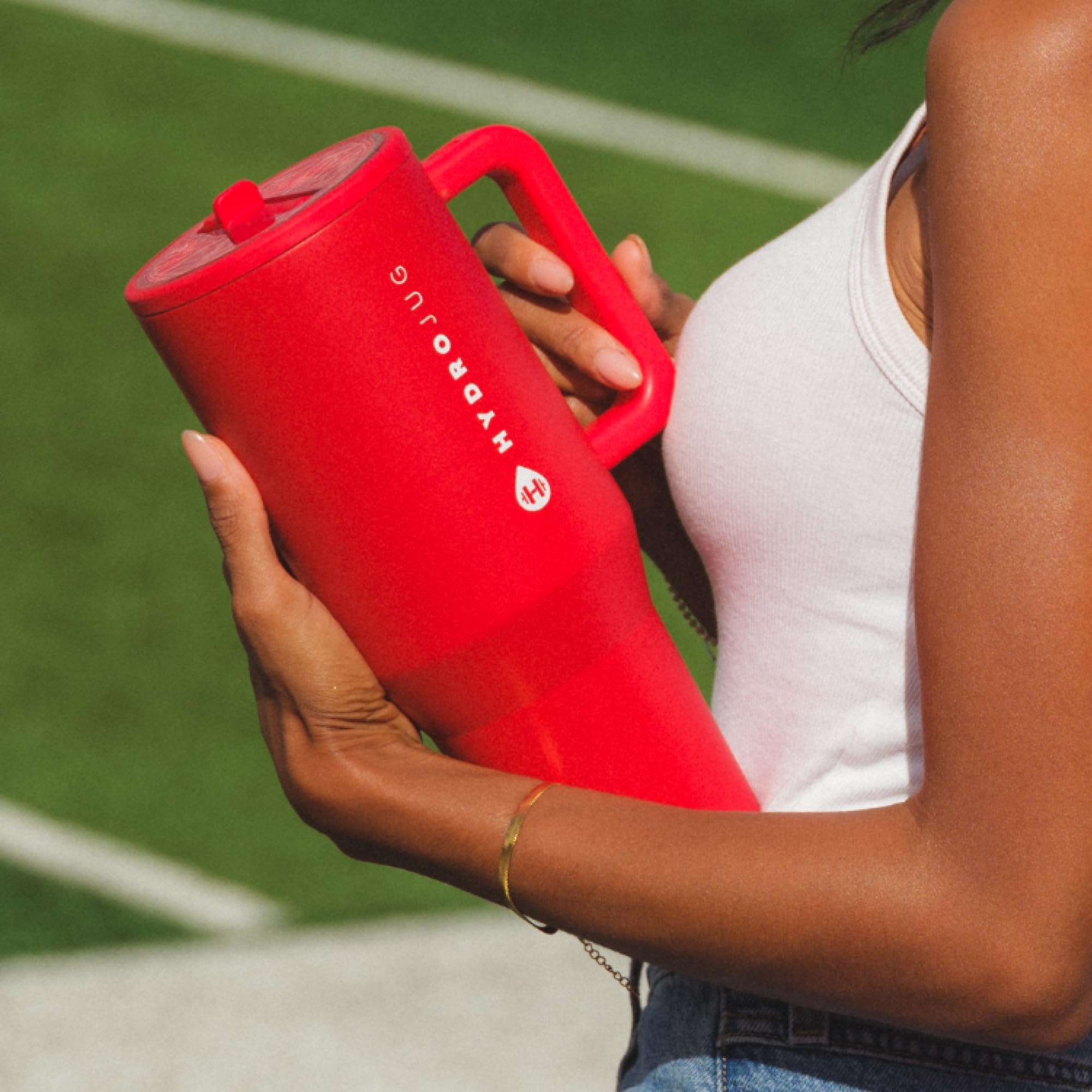 HydroJug Traveler in Alumni Red adds style to workouts and commutes.