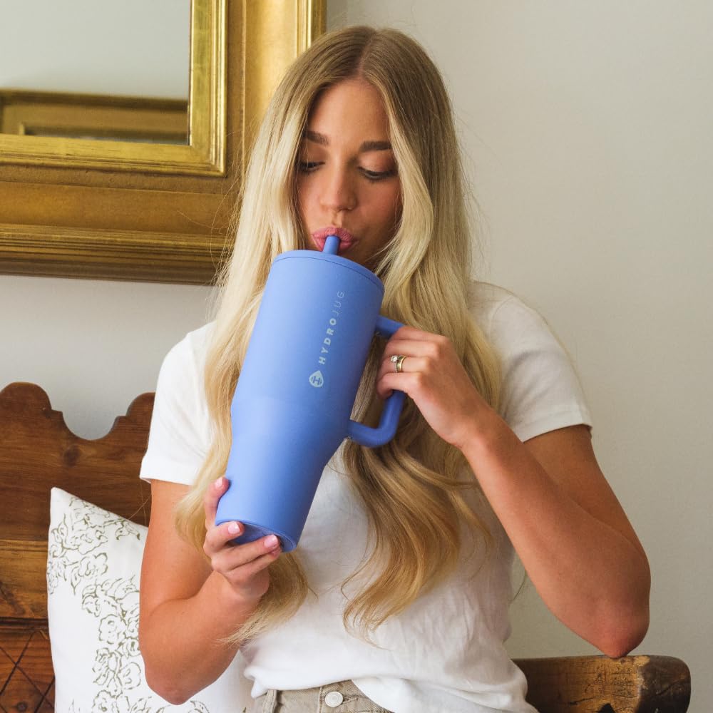 HydroJug Traveler in light blue adds a refreshing color to your routine.