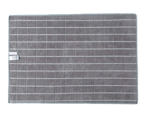 Hyer Kitchen oversized microfiber towels measuring 26 by 18 inches
