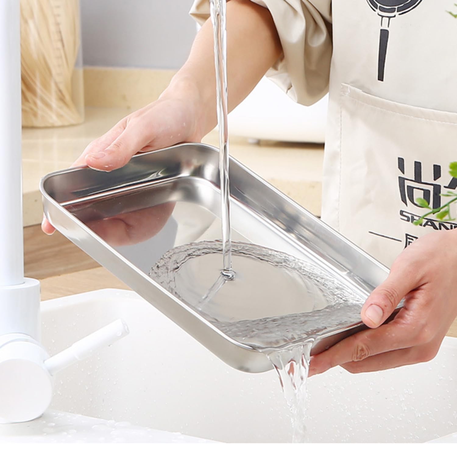 HYTK 0.6mm thick bake pan delivers durability for high-heat baking.