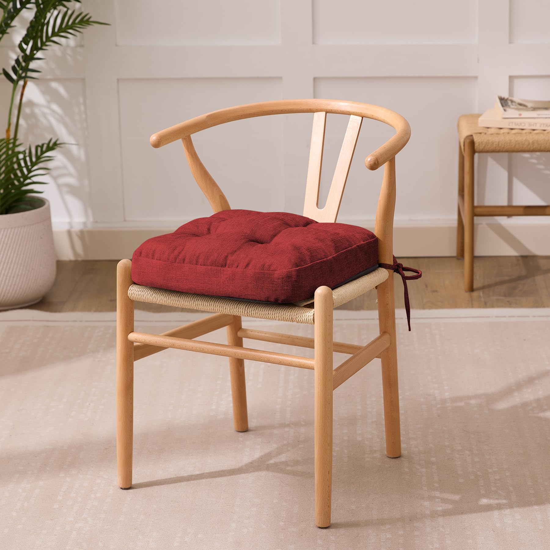 IASEAHK non-slip bottom with ties keeps the cushion in place